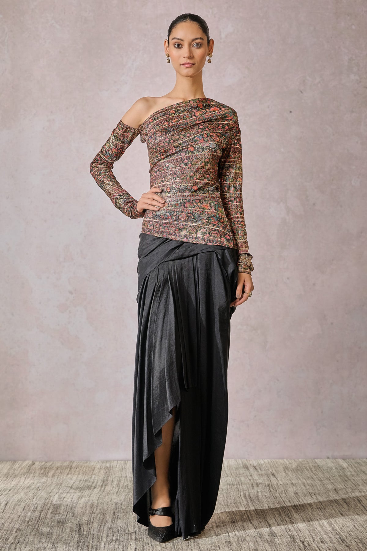 Black-multi  One-shoulder T-shirt.