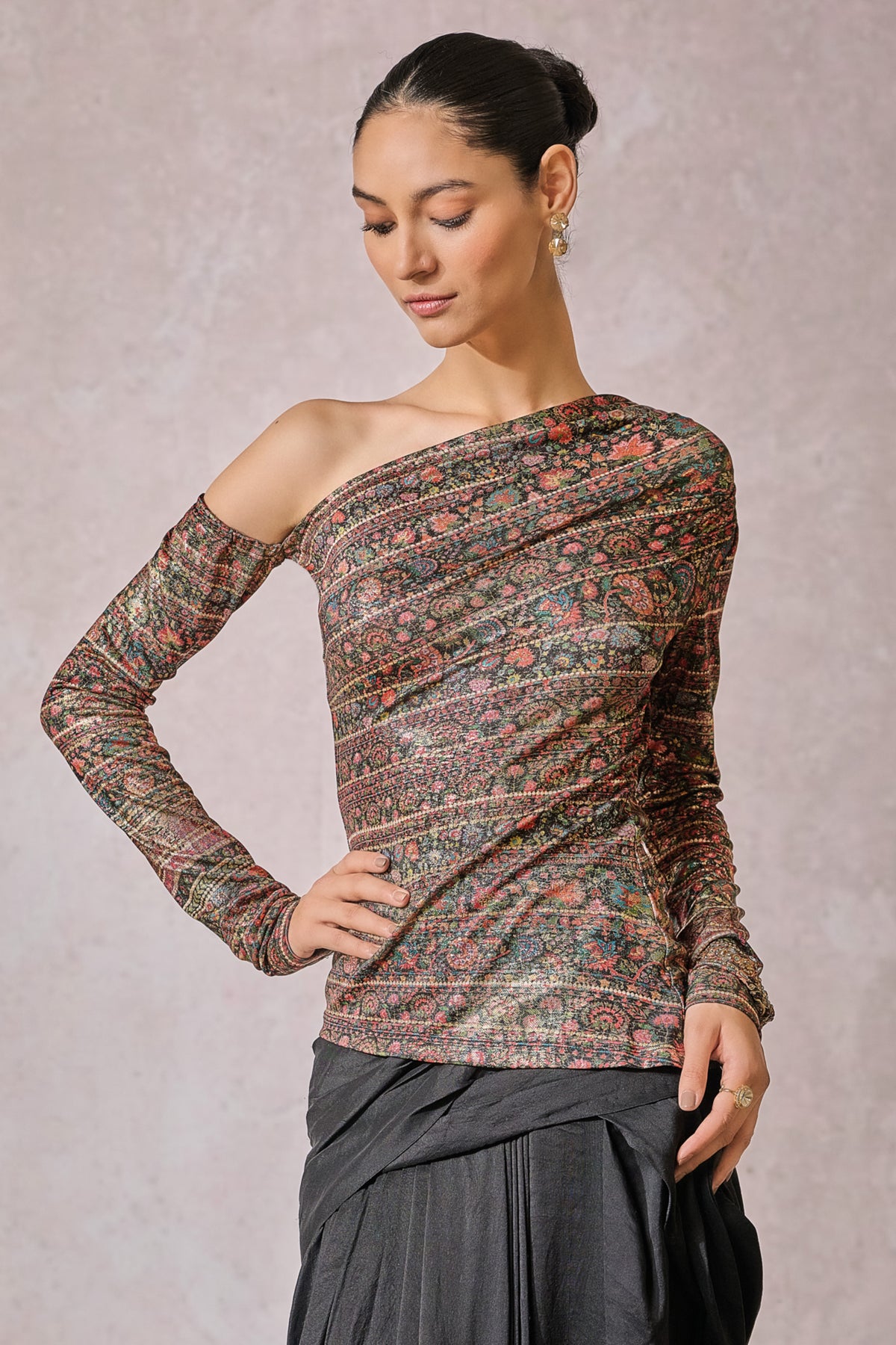 Black-multi  One-shoulder T-shirt.