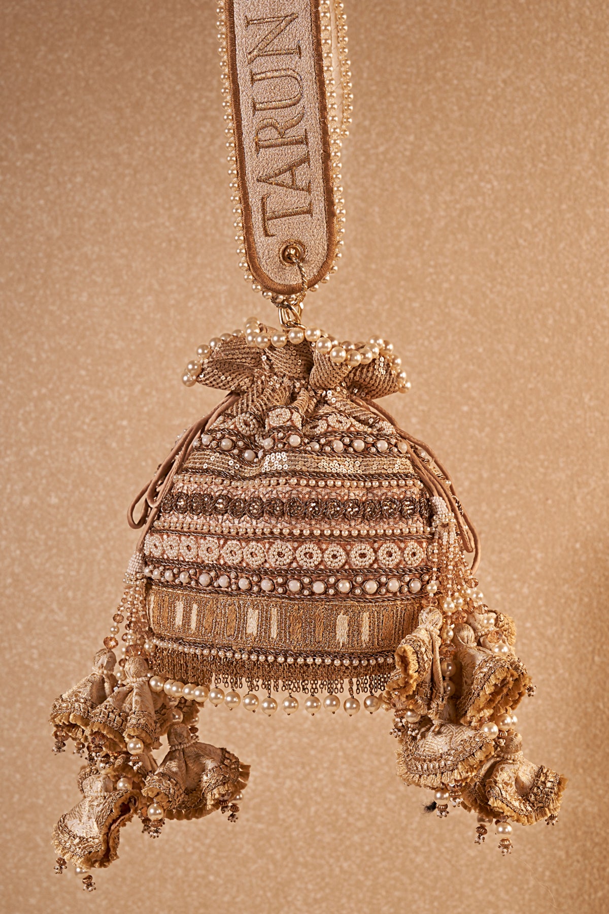Ivory Embroidered Byzentium Potli