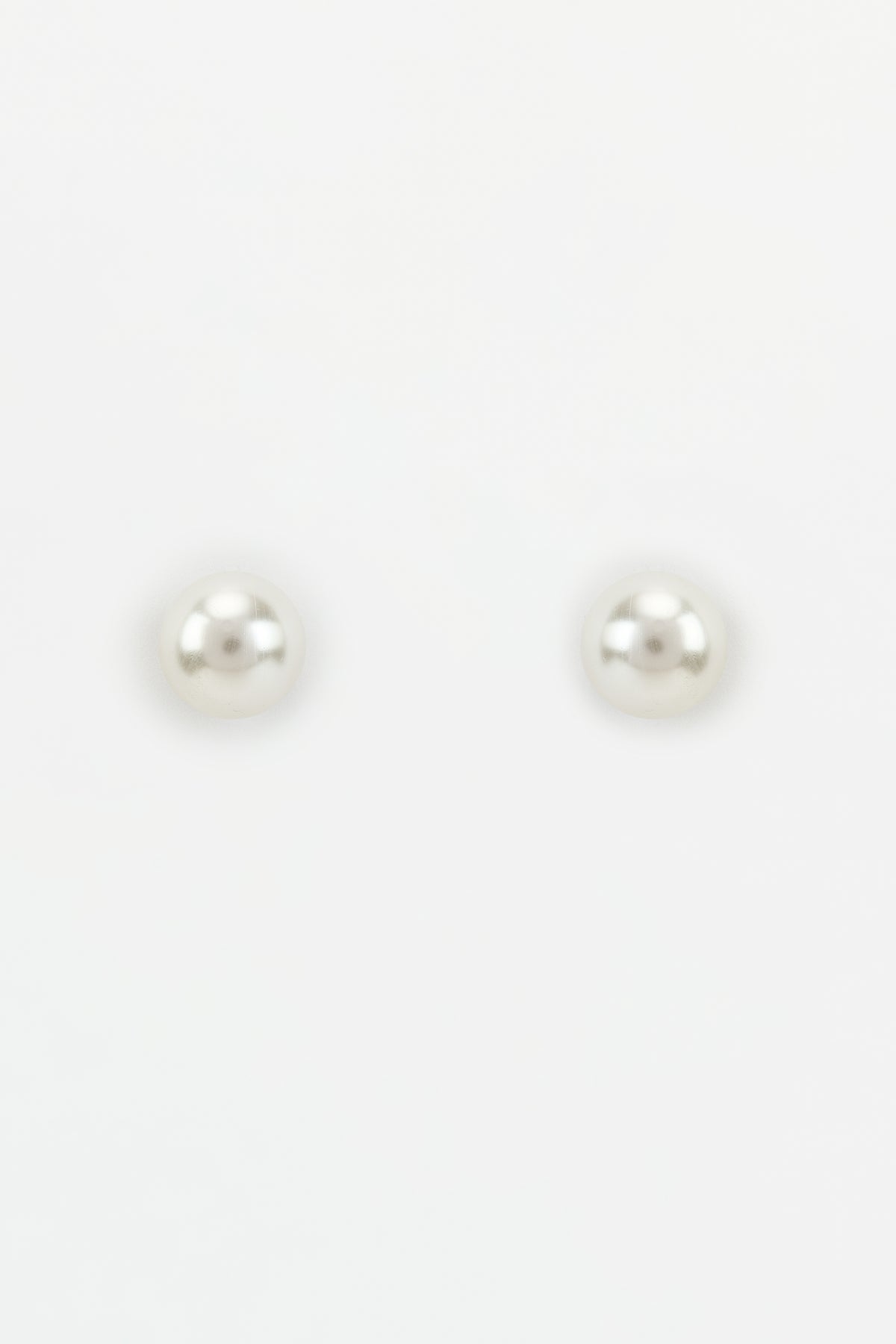 Florence White Pearl Earrings