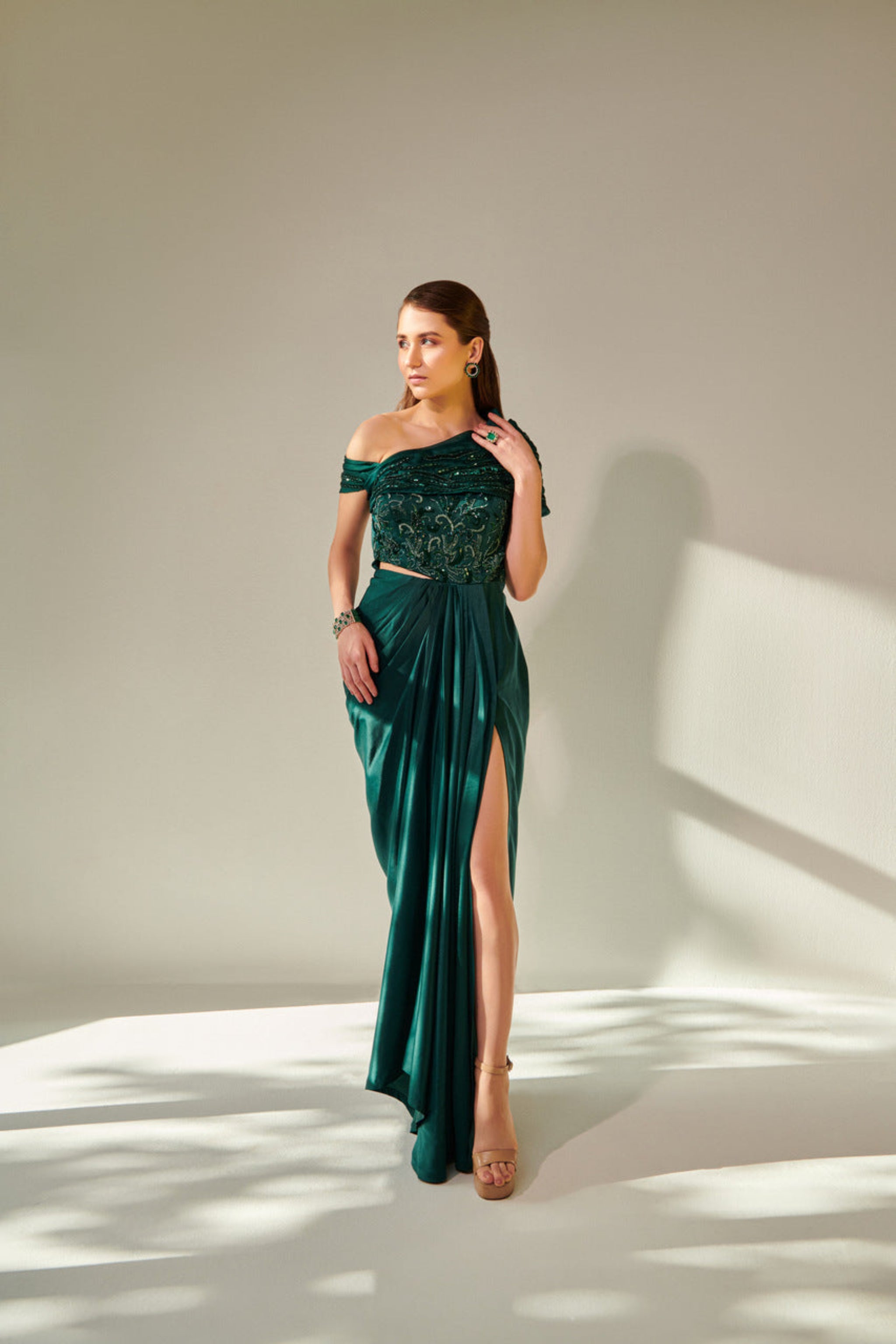 One Knot One - Off Shoulder Emerald Green Drape Gown With Waist Cut-out L One Knot One - Off Shoulder Emerald Green Drape Gown With Waist Cut-out L