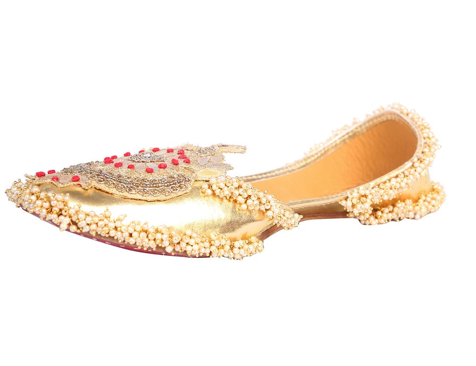 Golden crown jutti