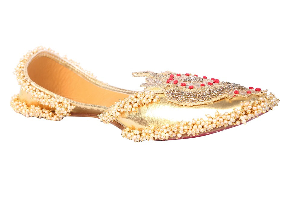 Golden crown jutti