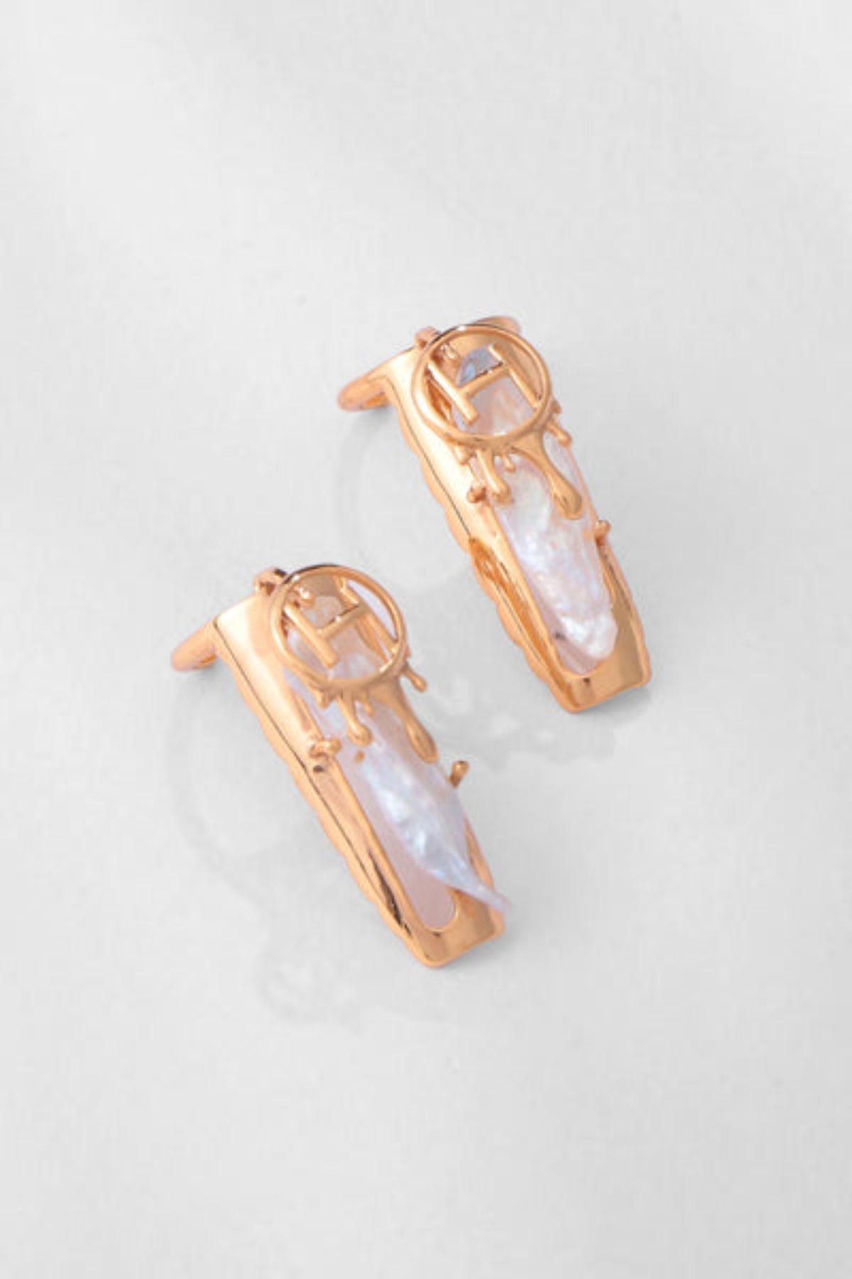 Pearl Fingertip Ring in Gold