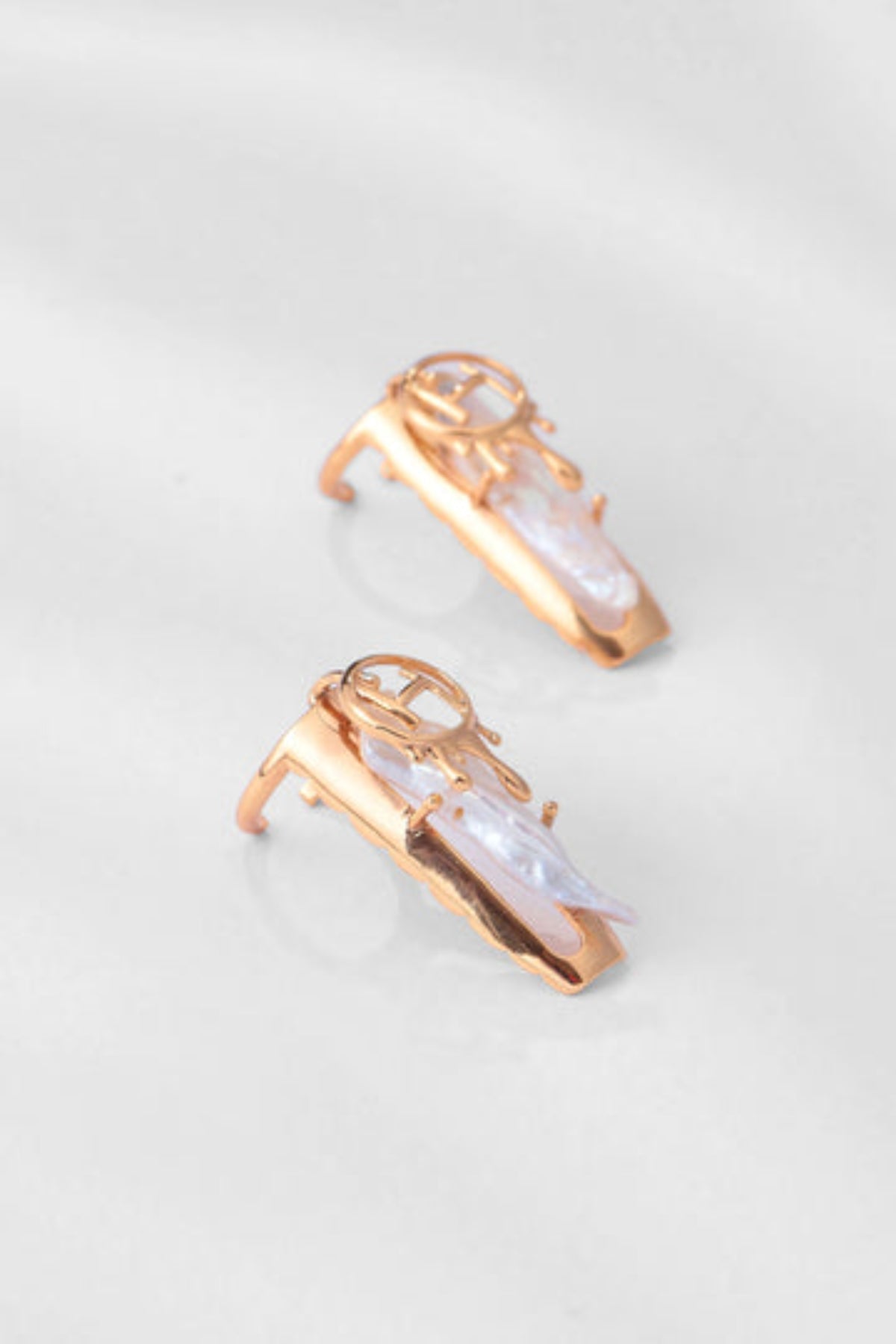 Pearl Fingertip Ring in Gold