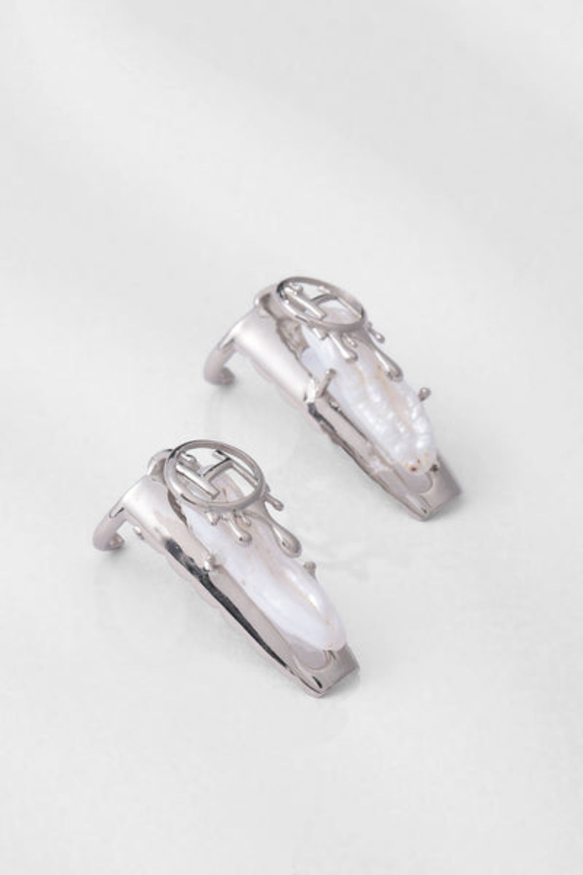 Pearl Fingertip Ring in Silver