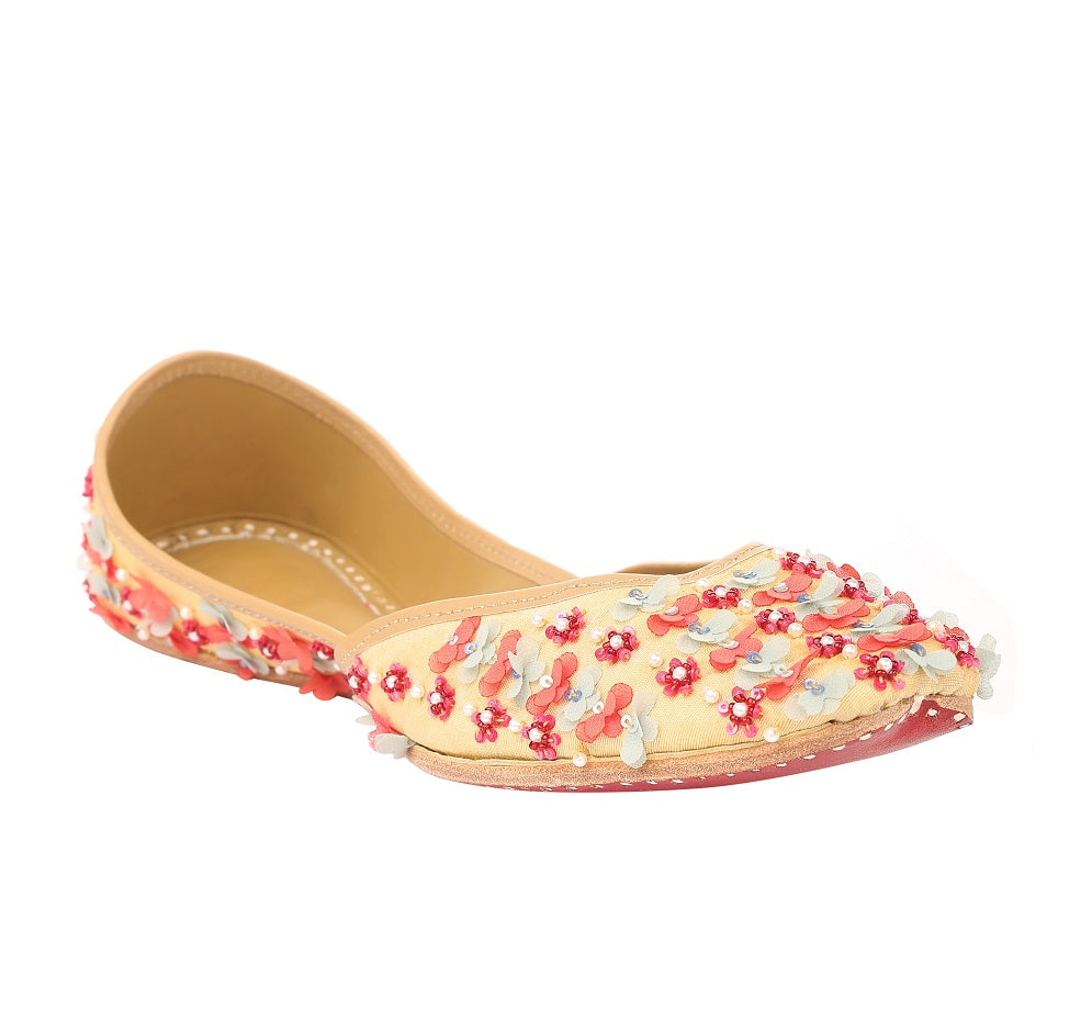 Silk jutti in light gold