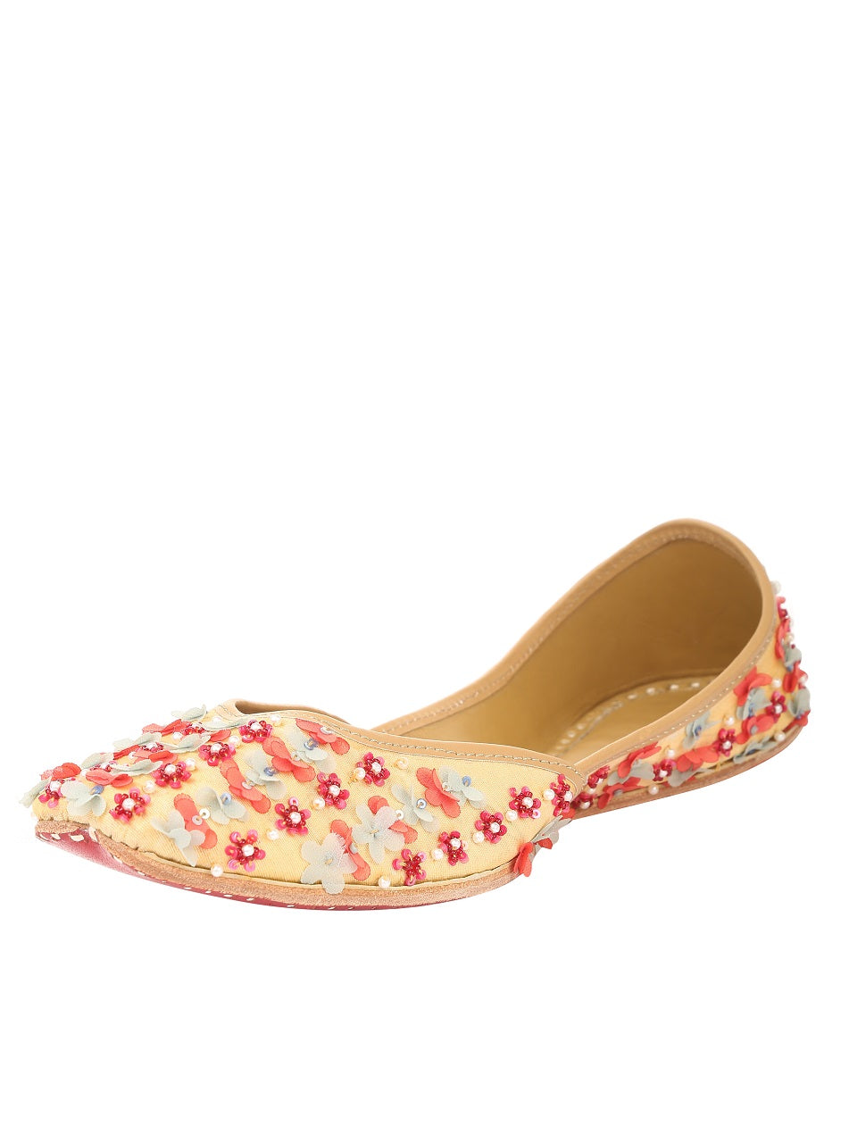 Silk jutti in light gold