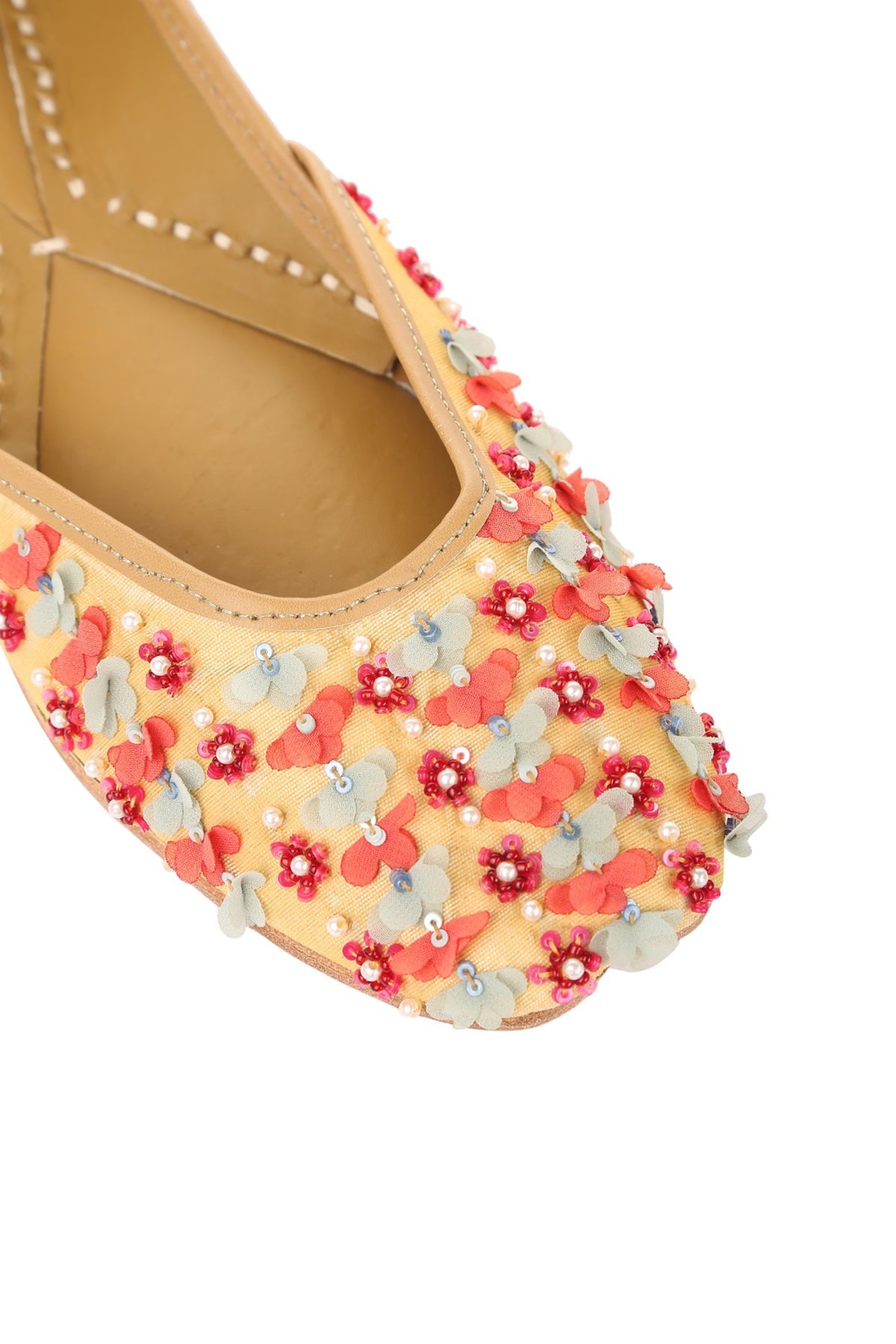 Silk jutti in light gold