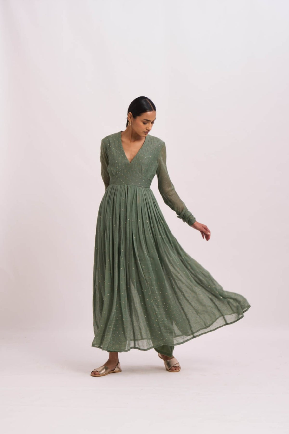 Carvi ghoomar anarkali